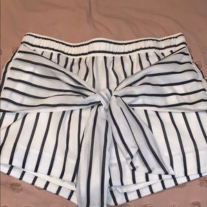 striped knot shorts